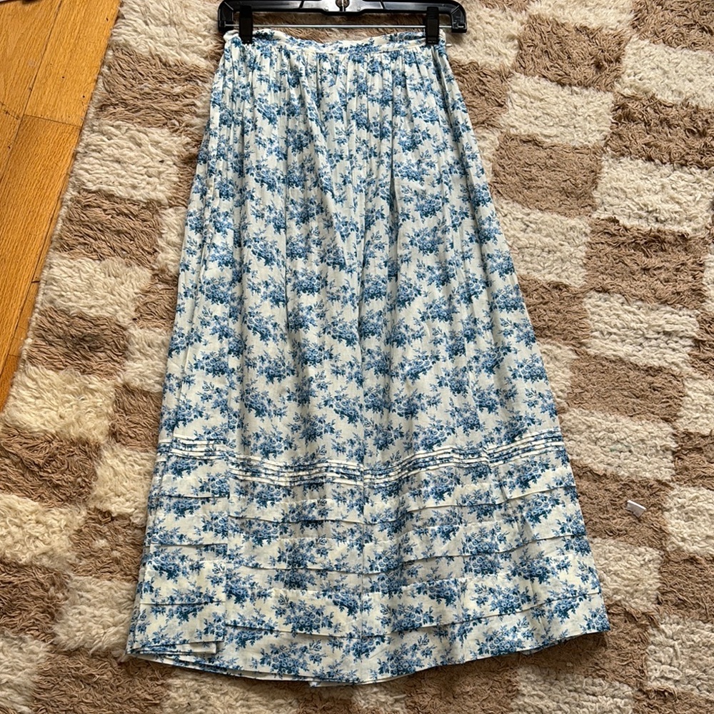DOEN SKIRT 
NEVER WORN